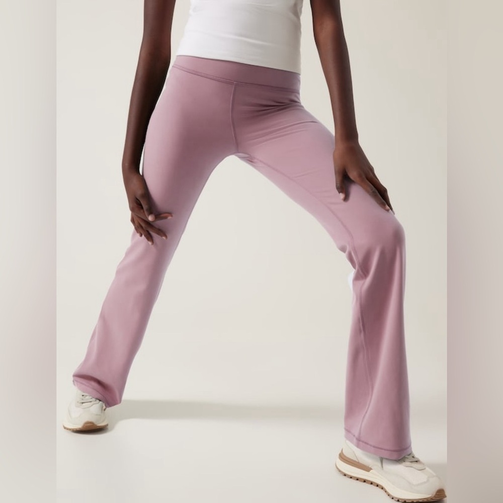 NWT HighRise Chit Chat Flare Pant Cascadia Violet Size M/8-10.